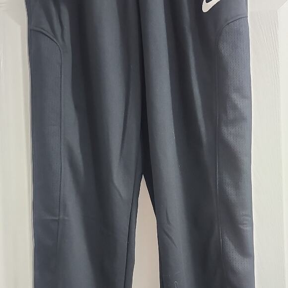 ❤️NWT❤️Nike Kids Black Joggers with White Logo - Picture 4 of 12